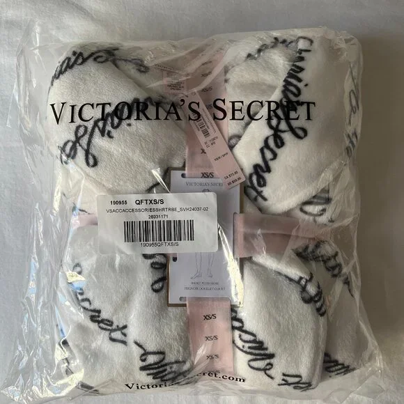 Victoria's Secret Cozy Plush Robe NWT, Size XS/S - Picture 3 of 4